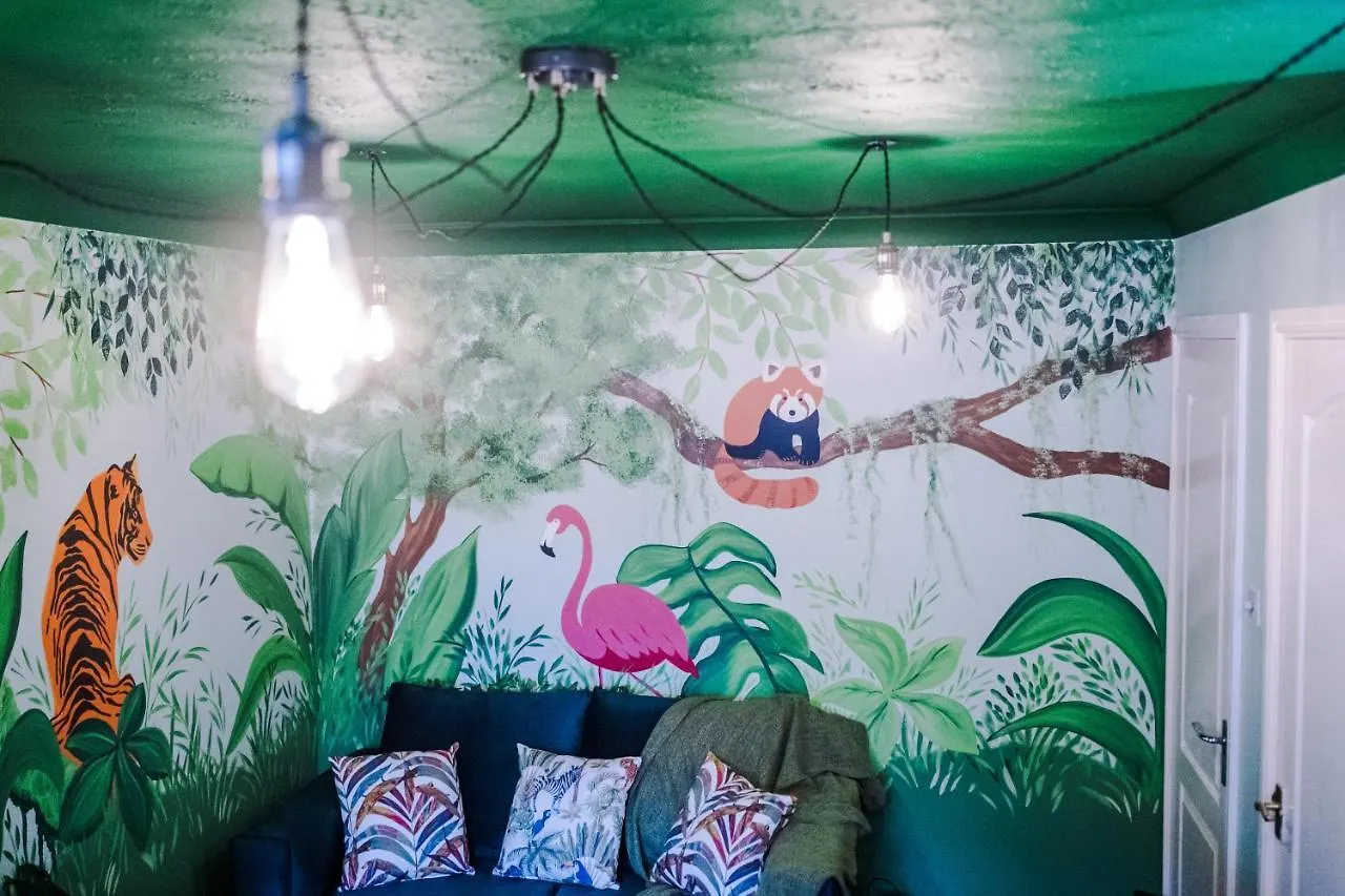 הוילה צ'סטר The Jungle Hut 0*,